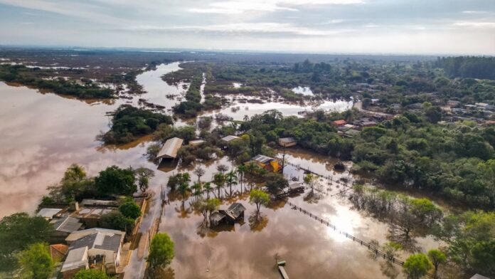 Após uma intensa chuva atingir o Rio Grande do Sul, Nova Santa Rita, na Região Metropolitana enfrenta as cheias dos rios que cortam o município. Segundo informações da prefeitura, o Rio Caí registrou uma diminuição de 30 cm. Contudo, o Rio dos Sinos continua em elevação, mantendo a administração municipal e moradores em alerta.