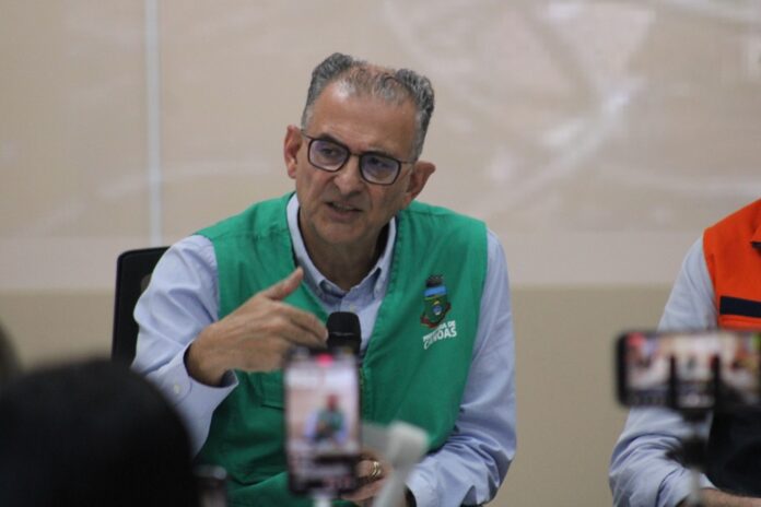 Na manhã desta quinta-feira (13), durante coletiva de imprensa, o Prefeito Jairo Jorge alertou sobre a necessidade de evacuação em áreas com histórico de alagamentos, devido ao grande volume de chuva previsto entre sexta-feira (13) e domingo (16).