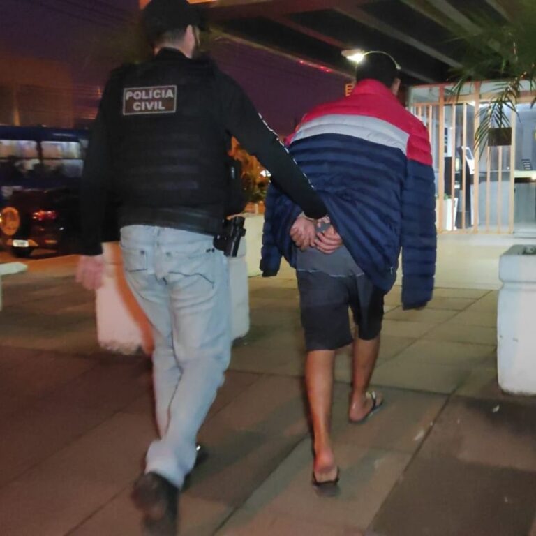 Um grupo criminoso que atua no tráfico de drogas e associação para o tráfico foi alvo da Operação Irmandade, deflagrada pela Polícia Civil nesta quinta-feira (13) em Canoas. Durante a ofensiva, 15 pessoas foram presas.