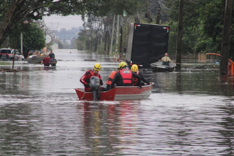 O governo prorrogou as incrições para ganhar o auxílio de R$ 5 mil. Valor é para as pessoas que as enchentes atingiram no mês de maio no Rio Grande do Sul.
