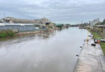 Na manhã desta segunda-feira (24), o Rio Gravataí está a 4,83 metros, 8 centímetros acima dos 4,75 metros que representam o limite crítico para que as águas transbordem a começam a alagar as áreas ribeirinhas.
