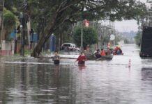 A Prefeitura de Canoas anunciou a disponibilização de um número de WhatsApp para emergências decorrentes da forte chuva que atingirá a cidade a partir deste sábado (15). O serviço é destinado a pessoas que necessitem de resgate em áreas com risco de alagamento, proporcionando uma resposta rápida e eficiente às situações de perigo.