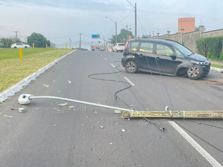 Um acidente de trânsito foi registrado na manhã desta quinta-feira (6), na rua Açucena, em Canoas. A ocorrência aconteceu no bairro Estância Velha, sentido Boqueirão - Santos Ferreira.