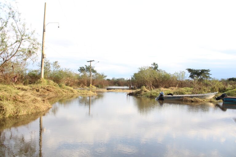 Estrada de acesso ao Paquetá em Canoas está submersa