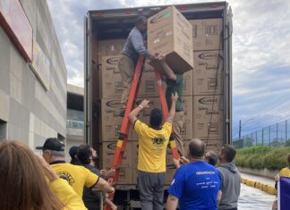 O Canoas Shopping se transformou em um ponto de entrega de doações para vítimas da enchente. A iniciativa faz parte da campanha "Vamos Aquecer o Rio Grande e Acender a Chama da Esperança", organizada pelo Lions Clube.