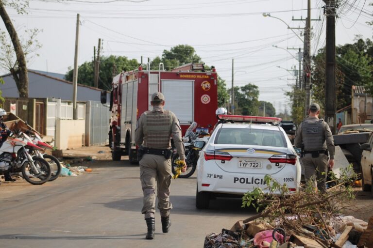 Foi detonado na tarde desta quinta-feira (13) o artefato explosivo encontrado em um terreno no bairro Harmonia, em Canoas. A ocorrência foi na rua Clóvis Bevilácqua.