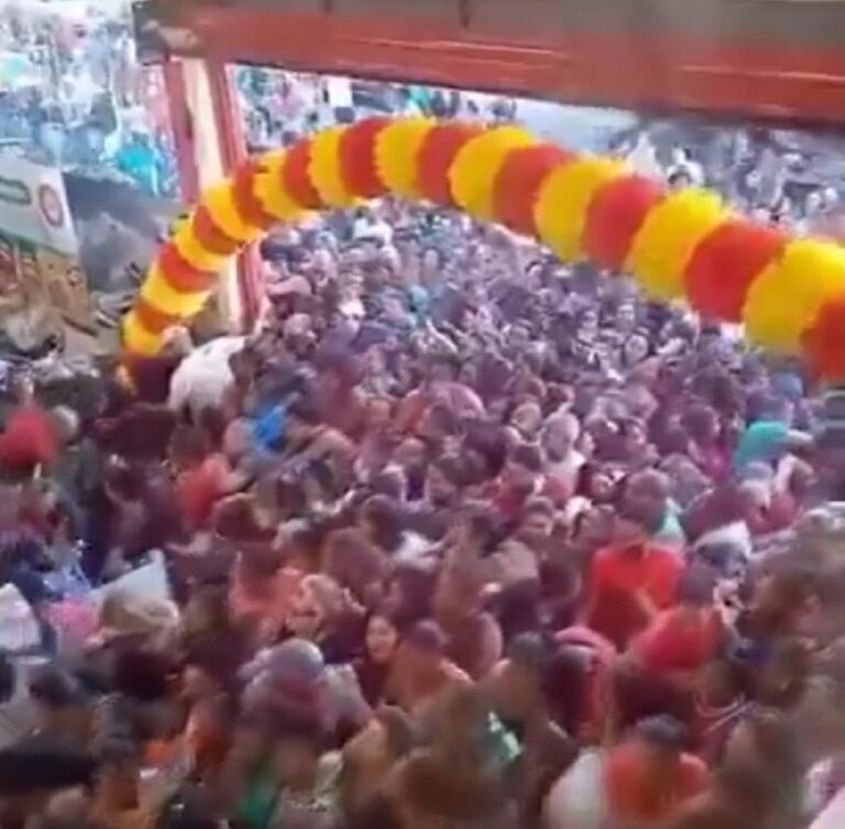 A inauguração de um atacado na última sexta-feira (21) gerou uma briga generalizada devido a promoção de panelas de pressão por R$10. 