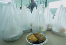Distribuição de marmitas em Canoas: de segunda a sexta-feira, o restaurante popular entrega 240 refeições para moradores