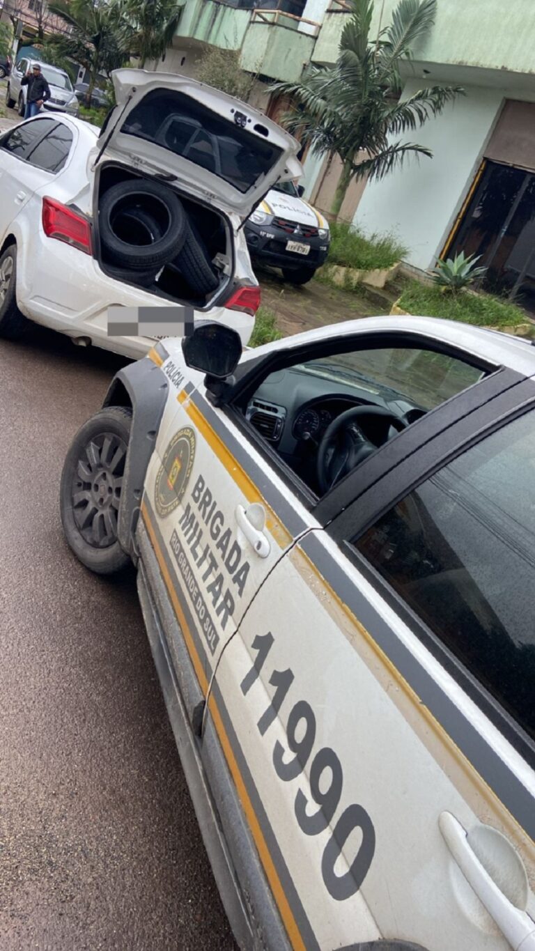 Dois homens foram presos por furto qualificado na última quarta-feira (26) no bairro Igara, em Canoas. A ação foi realizada pelo 15° Batalhão de Polícia Militar (15° BPM).