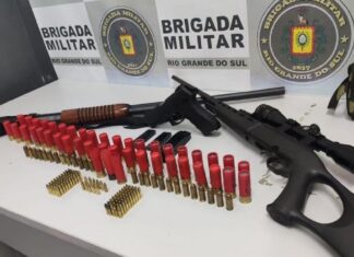 Um homem foi preso por porte ilegal de arma de fogo em Caxias do Sul, na última Segunda-feira (10). A Brigada Militar (BM) foi até o local após moradores escutarem disparos de arma na região. 