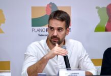 O governo do Rio Grande do Sul anunciou, nesta sexta-feira (7), a compra de 500 casas temporárias para pessoas que perderam as suas casas nas últimas enchentes.  O investimento será de R$ 66,7 milhões.