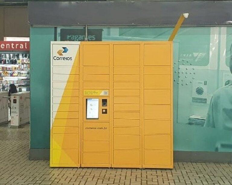 Em entrevista ao SBT News, o presidente dos Correios, Fabiano Silva dos Santos, anunciou que Canoas será a primeira cidade com o serviço de armários inteligentes, o famoso Lockers.