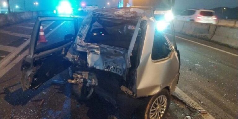 Um veículo atropelou um homem, no km 117 da BR-101, na última segunda-feira (10) em Santa Catarina. De acordo com a Polícia Rodoviária Federal (PRF) um carro teve pane mecânica e ficou parado na faixa da direita.