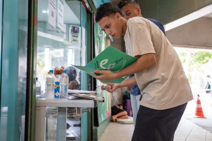 A partir de sexta-feira (14), está aberto o processo seletivo para o preenchimento de vagas de estágio e formação de cadastro de reserva para estudantes matriculados e com frequência regular em instituições de nível superior e de Ensino Médio para a realização de estágio remunerado.