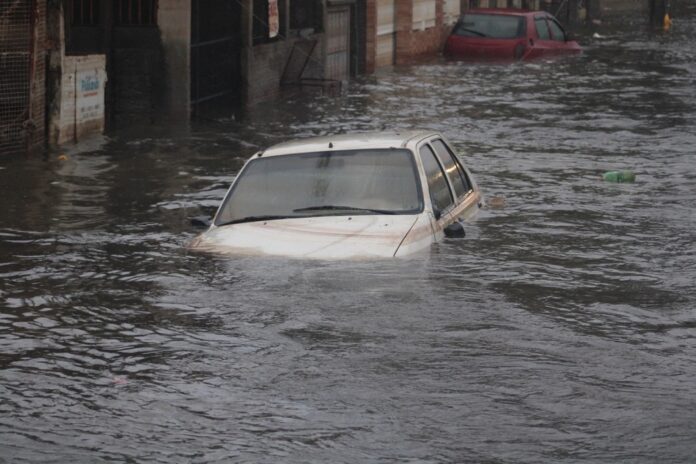 Motoristas que perderam seus carros na enchente que assolou o Rio Grande do Sul no mês de maio, podem pedir reembolso de parte do valor pago no Imposto sobre a Propriedade de Veículos Automotores (IPVA).