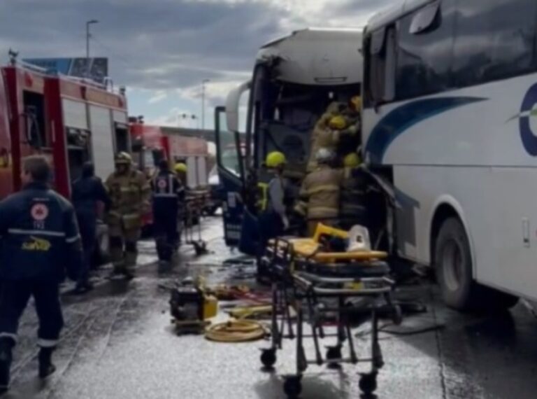 Sobe para 19 o número de feridos em acidente entre dois ônibus na BR-290