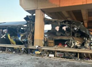 Um acidente com ônibus deixou 10 pessoas mortas na manhã desta sexta-feira (5). A ocorrência foi na rodovia SP-127, em Itapetininga
