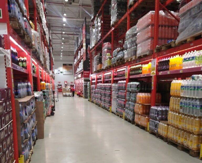 Água é vendida por menos de 60 centavos em Canoas. A oferta faz parte da campanha "Feirão Tamanho Família".