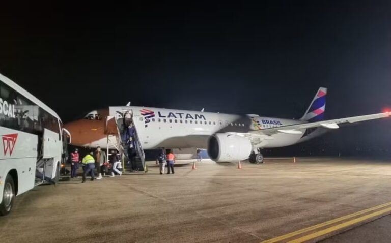 A Base Aérea de Canoas vai funcionar 24 horas por dia para receber voos comerciais. A medida ampliará o número de pousos e decolagens.