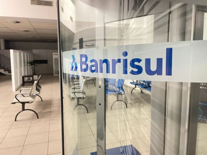 Bolsa de R$ 2mil: Saiba como se inscrever em estágio no Banrisul. O processo seletivo está sendo feito, em todo Estado.