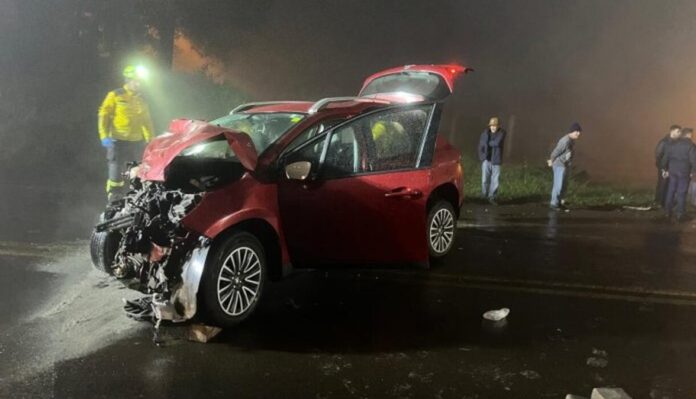 Câmera flagra colisão frontal que matou motorista. O vídeo foi gravado pela câmera de segurança instalada em uma caminhonete