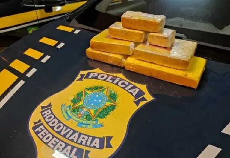 Casal é preso transportando drogas. O casal informou que trazia o entorpecente para Santa Maria, O carro e as drogas foram apreendidos.