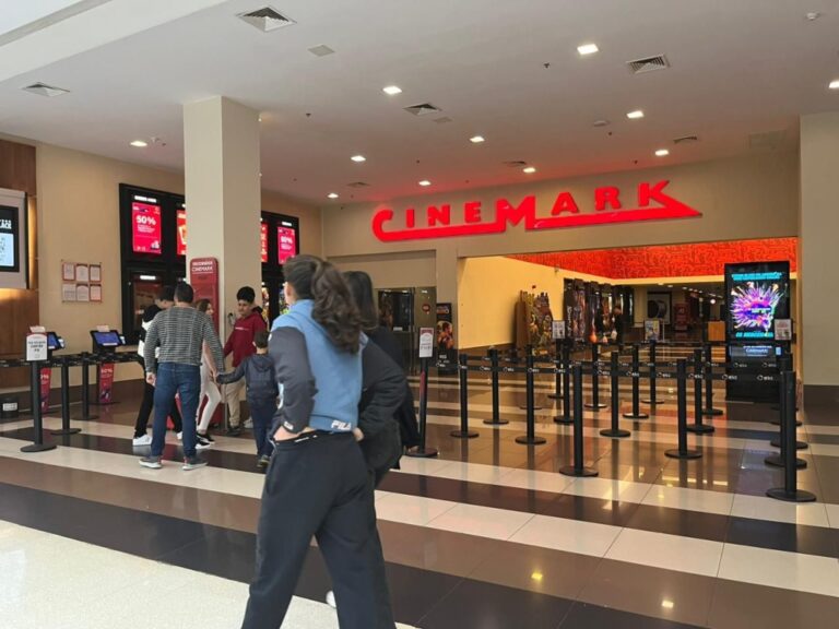 O Cinemark Canoas reabre neste sábado (6). Conforme o Canoas Shopping, a reabertura é parcial e apenas duas salas terão exibição