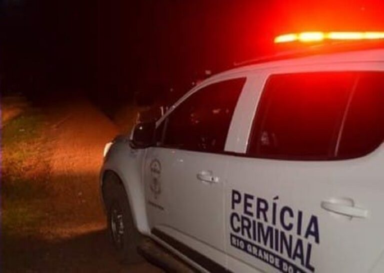 Duas pessoas foram mortas a tiros em Pelotas, no Sul do Estado. As vítimas são um homem de 36 anos e uma jovem de 19.