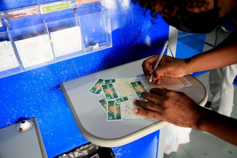 Dois gaúchos levam prêmio de R$ 54 milhões de Mega Sena sorteado na última quinta-feira (4). Os vencedores são de Garibaldi e Planalto.