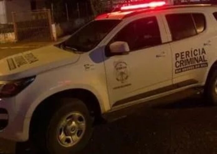 Um homem foi encontrado morto nesta quarta-feira em uma estrada de Igrejinha, no Vale do Paranhana. A vítima não foi identificada.