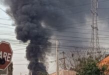 Moradores reclamam do cheiro da fumaça de incêndio em Canoas