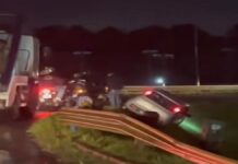 Motorista perde controle e carro quase cai de viaduto em Canoas. O acidente ocorreu no viaduto do V Comar na noite da última sexta-feira (5).