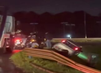 Motorista perde controle e carro quase cai de viaduto em Canoas. O acidente ocorreu no viaduto do V Comar na noite da última sexta-feira (5).