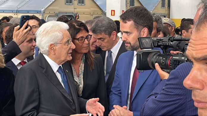 O presidente da Itália, Sérgio Mattarella, visita nesta terça-feira (16) a Cidade Provisória em Canoas. Acompanhado pelo governador Eduardo Leite, Mattarella conhece as instalações do Centro Humanitário de Acolhimento (CHA) Recomeçar.