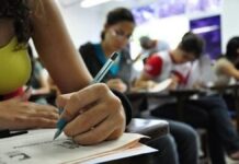 Os estudantes do ensino médio podem sacar o valor de R$ 200 a cada mês ou então acumular uma quantia anual através do Programa Pé de Meia