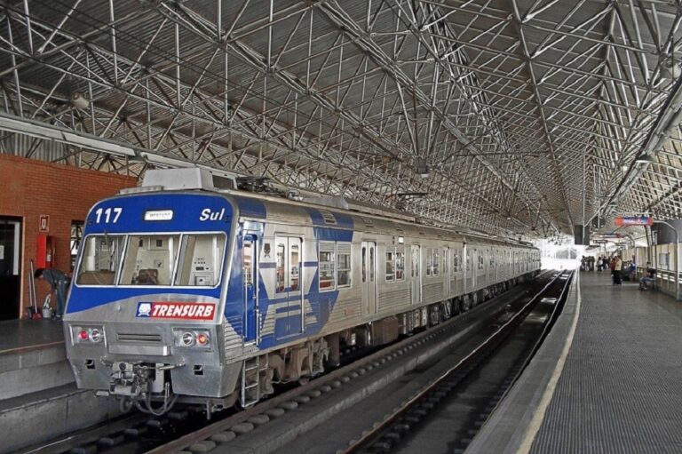 Trensurb amplia horário de funcionamento. A partir desta segunda-feira (1°) os trens estão circulando entre 5h e 22h. 