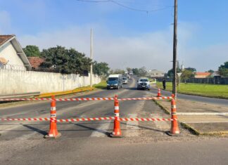 Viaduto em Canoas tem bloqueio de pista