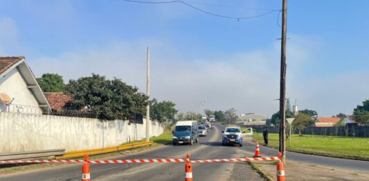 Viaduto em Canoas tem bloqueio de pista