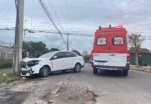 Acidente entre carro e moto Canoas