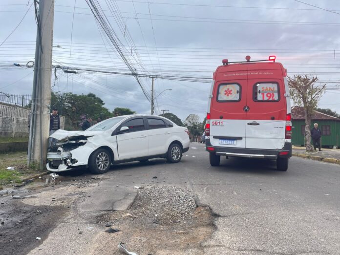 Acidente entre carro e moto Canoas