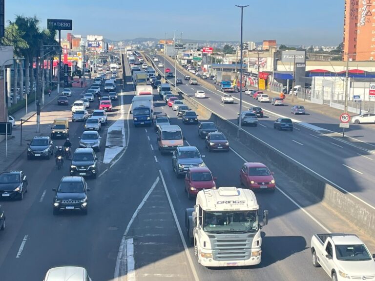 Acidente causa grande congestionamento na BR-116 em Canoas; Saiba mais