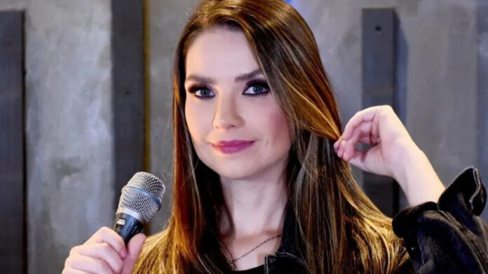 Cantora gospel diagnosticada com câncer avançado durante gravidez