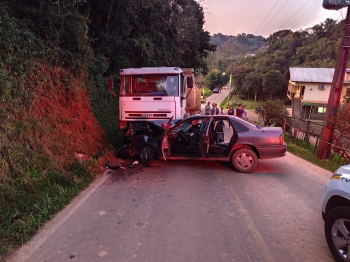 carro e caminhão