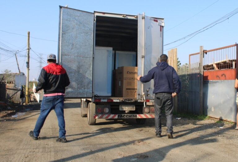 Como é feita entrega de kits com fogões e geladeiras em Canoas