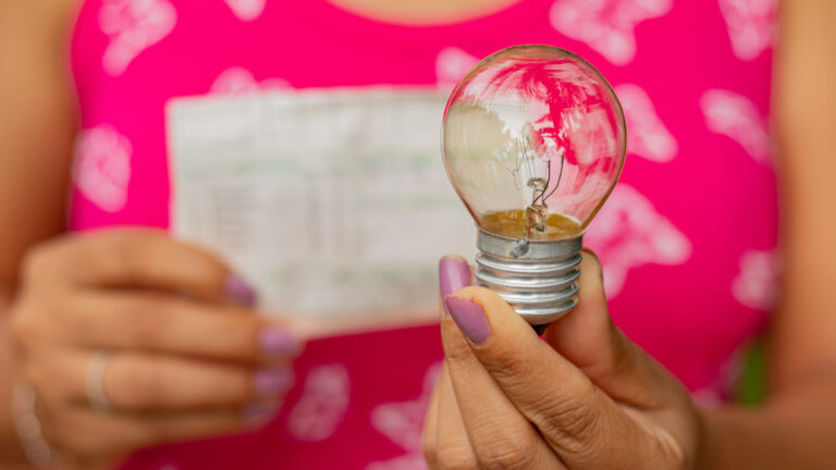 Famílias do Minha Casa Minha Vida terão redução na conta de luz; Entenda
