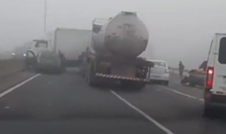 Engavetamento entre quatro veículos deixa três feridos em Canoas