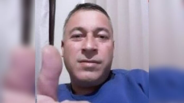 homem facadas
