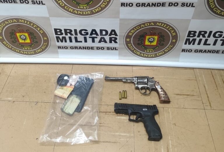 Homem é morto a tiros dentro de carro