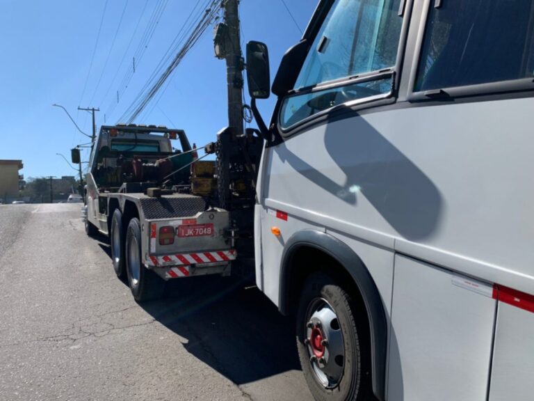 Idoso morre atropelado por micro-ônibus