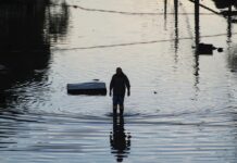 O Governo do Estado do Rio Grande do Sul, lançou o Programa Cuidar Tchê 60+, que vai pagar um kit de R$3 mil a idosos atingidos pela enchente. De acordo com o governo, 13 cidades vão receber ajuda, incluindo Canoas